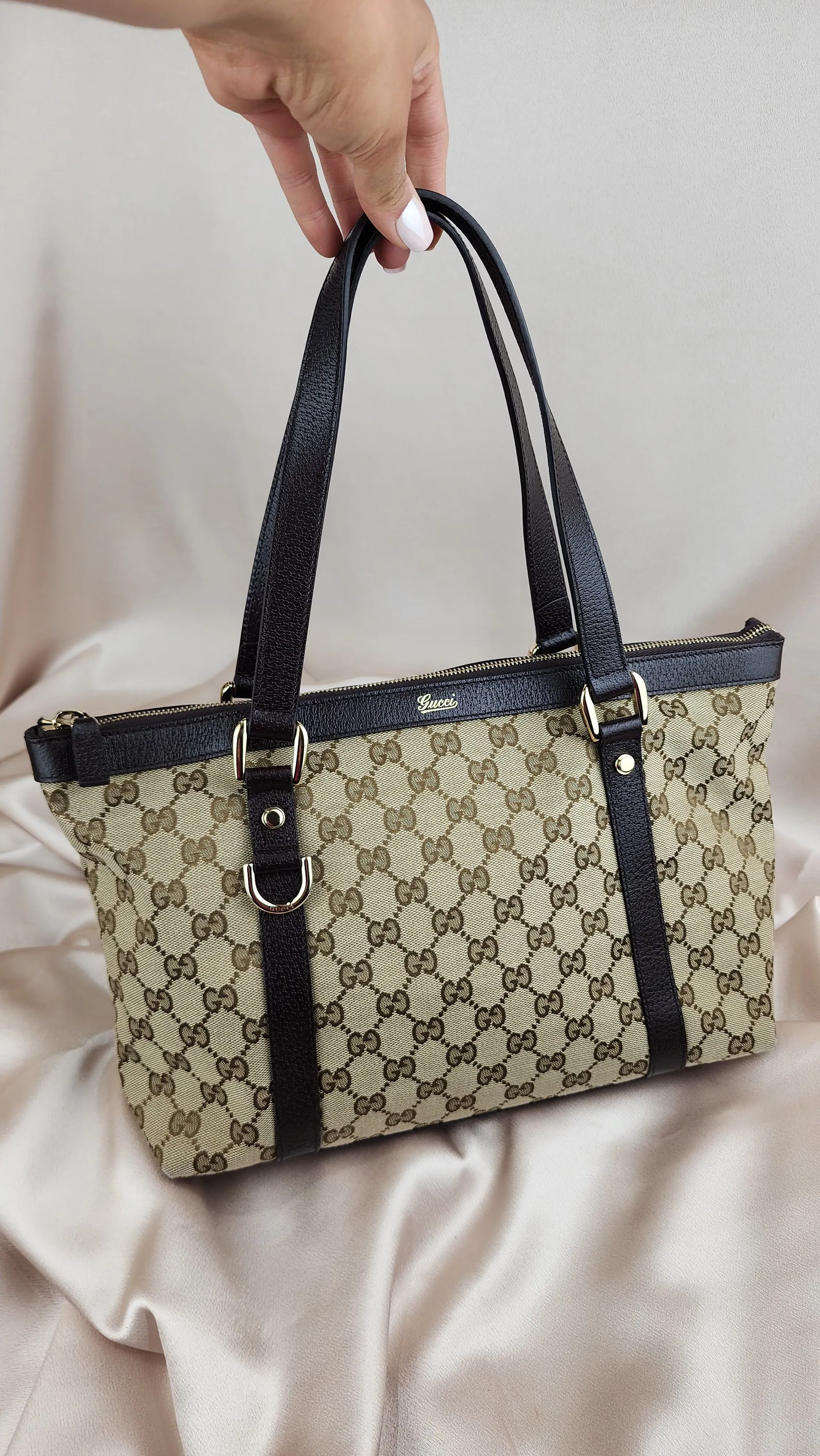 Gucci GG Canvas Brown Shoulder Bag - 848