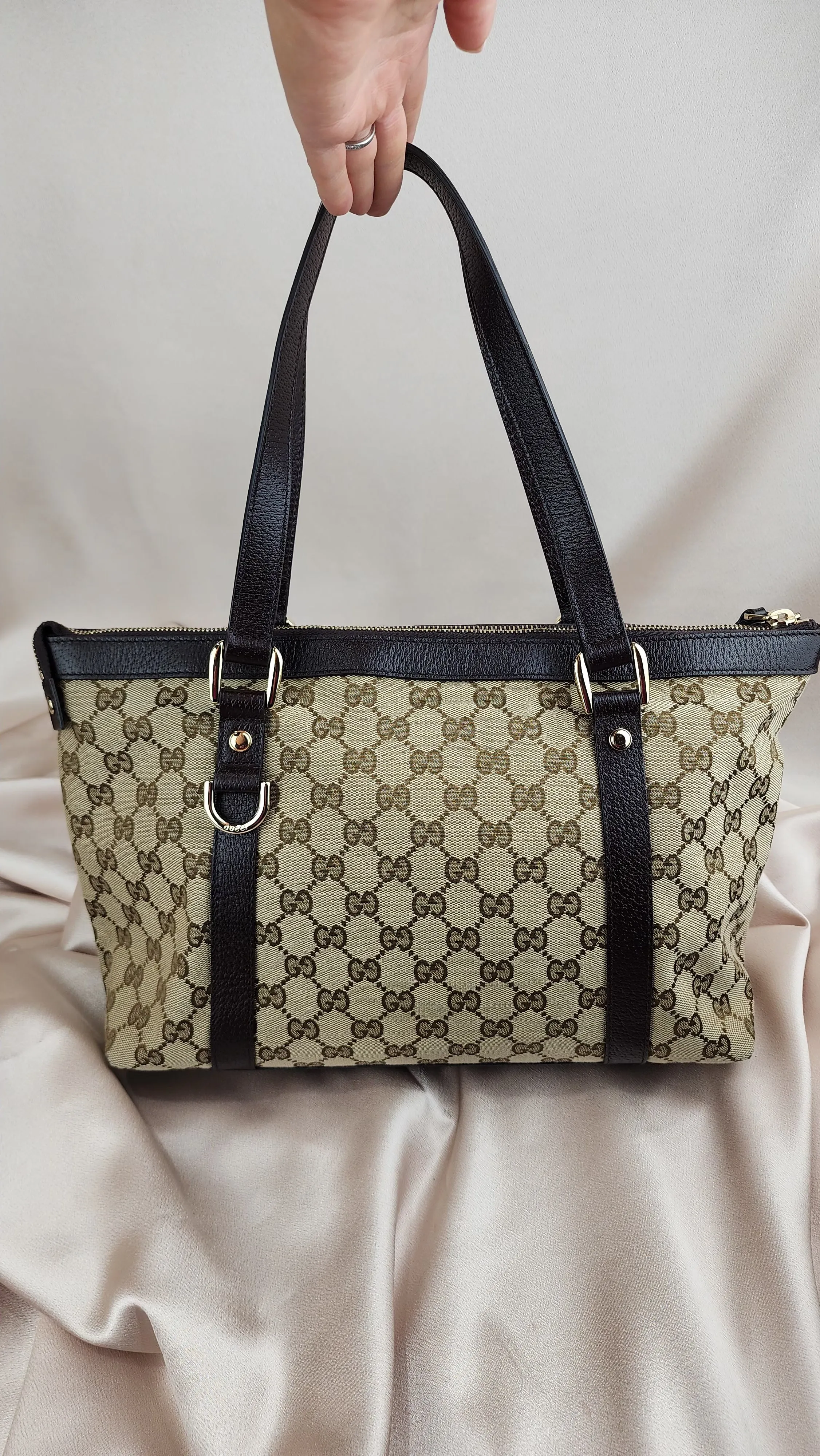 Gucci GG Canvas Brown Shoulder Bag - 848